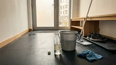 Muffiger Eingangsbereich? Wie weißer Essig für Frische sorgt – und worauf Sie achten sollten